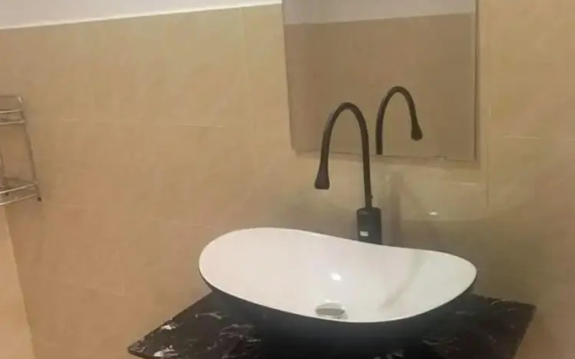 Motel Mys Dung as  Motel Lavie