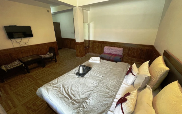 Singh Saab Rooms & Cafe