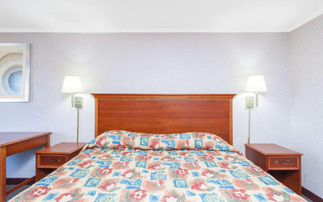 Knights Inn Toledo West
