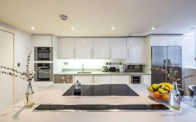 Stylish Loft-style Apartment Close to Overground