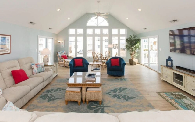 Hang Ten - 10 Br Home