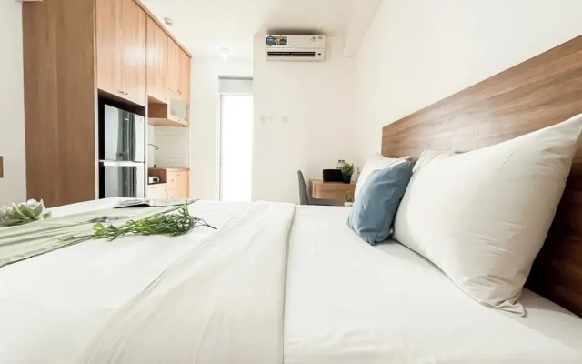 Strategic And Trendy Studio At Bassura City Apartment