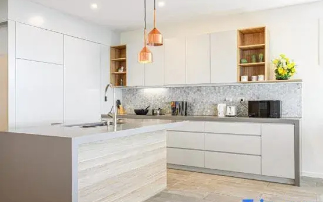 Spacious 4BR Riverfront Getaway in Taren Point