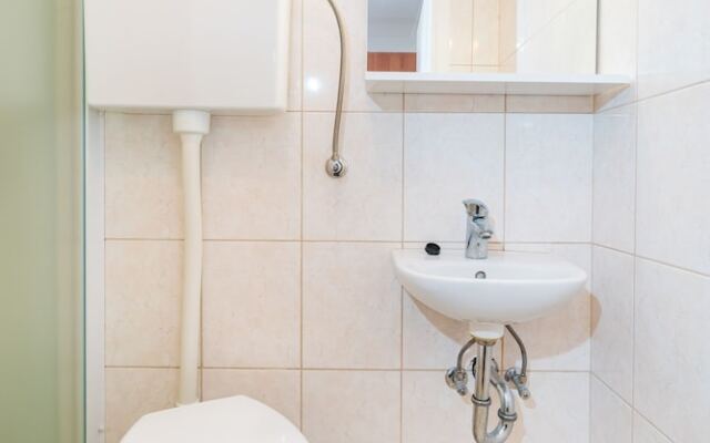 Room in Guest Room - Private Room Near Center 6