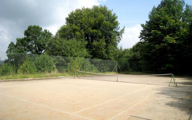 Modern Chalet with Private Tennis Court in Humain