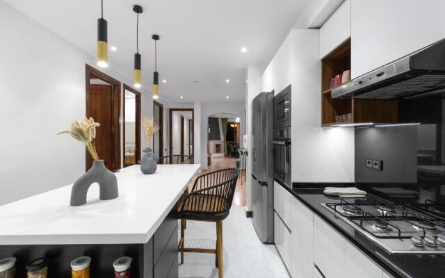 Luxury 3 bedrooms apartment with pool 100MBs wifi