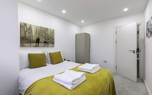 Spacious and Beautiful Apartment In Hanwell