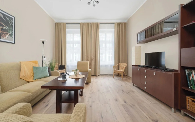 Wroclaw Apartment With Desk by Renters