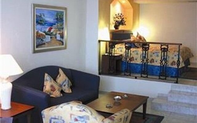 Casa Real Hotel & Suites
