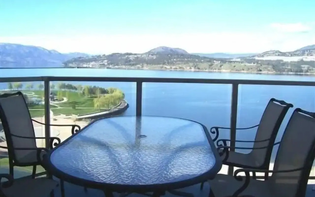 Sunset Waterfront Resort by KelownaGo