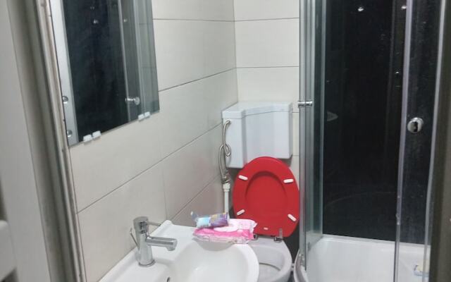 Room in Guest Room - Idylic Family Sejour With Hottube in Green Land