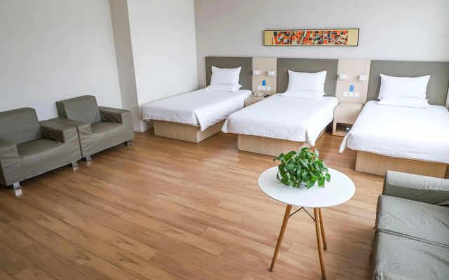 Home Inn JiNan Railway Station Square