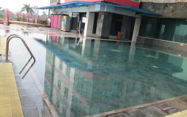 Twin Plaza Hotel