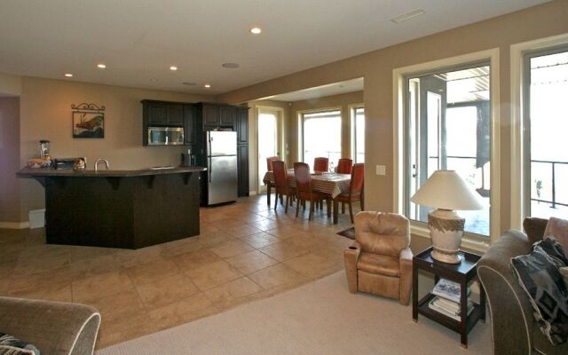 An Owl's Perch Vacation Suite