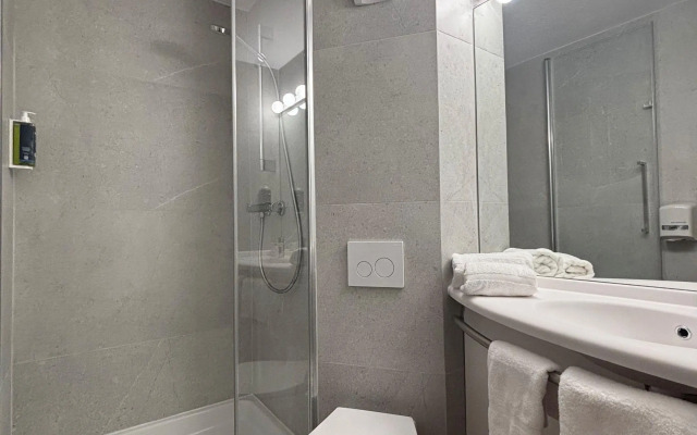 Brit Hotel Les Evens