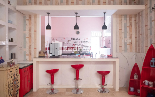 Londres Bed and Breakfast RedPartner near Gembira Loka Zoo