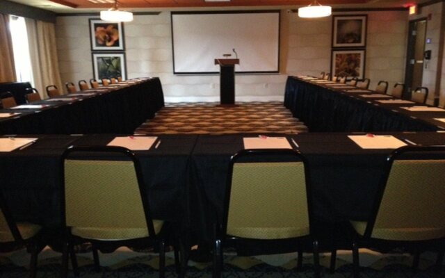 Holiday Inn Express & Suites Huntsville Airport by IHG