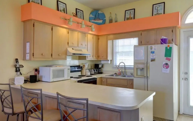 Toadally Relaxin' 2 Bedroom Home by RedAwning