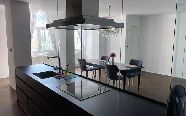 Luxusný 118m2 Apartmán s Krbom v Centre Nitry