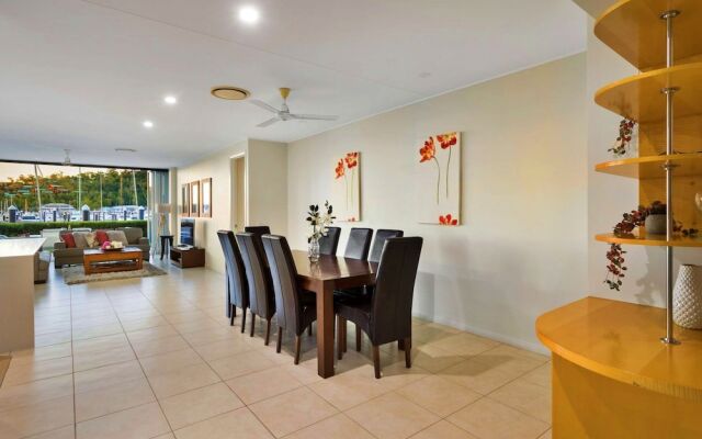 Pavillions 12 With Pool And Golf Buggy
