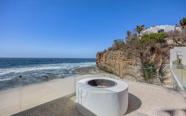 Private Careyeros Oceanfront Living
