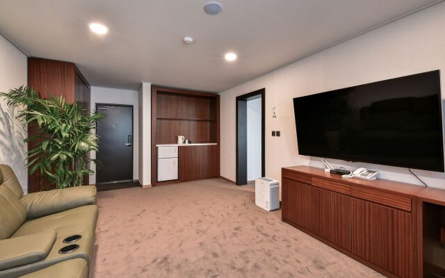 Sea & Moon Tourist Hotel