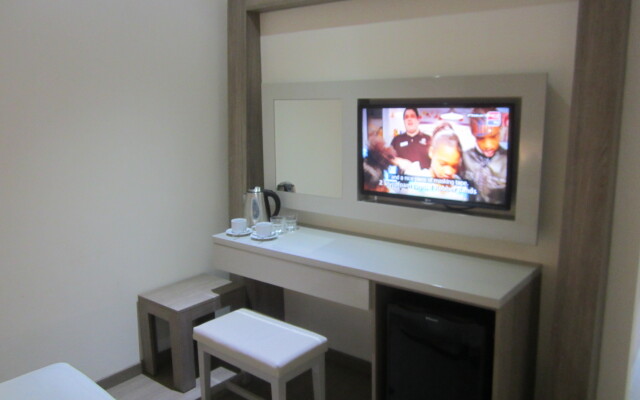 Melpo Antia Hotel & Suites