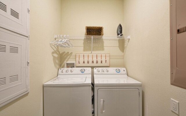 Storey Lake-5 Bedroom Townhome W/spashpool-1613st Townhouse