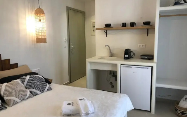 Lemonia Suites With Outdoor BBQ Area