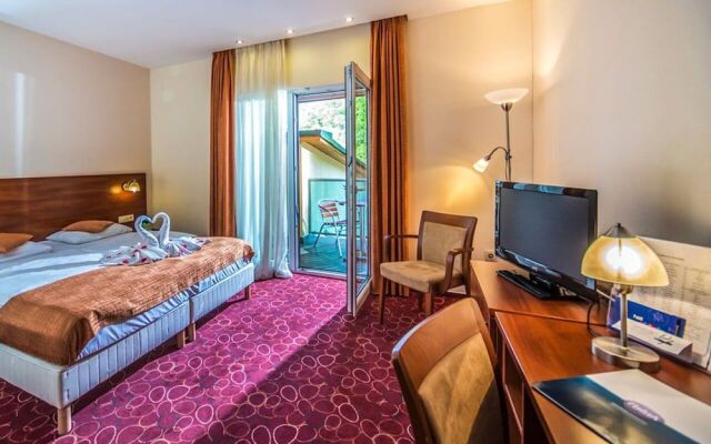 Patak Park Hotel