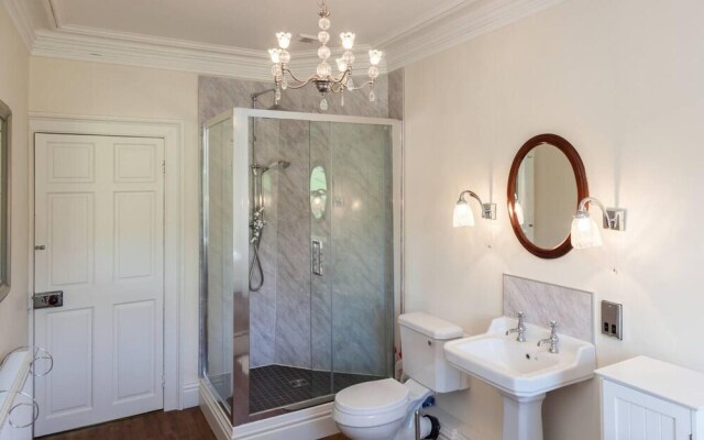 Stunning 8 Beds Country Retreat nr Richmond