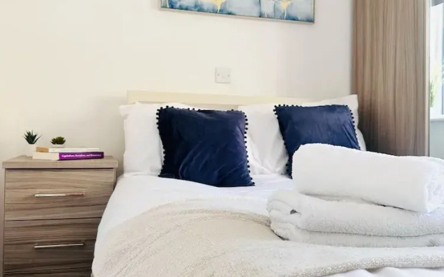 Spacious and Comfortable 2-bed Flat