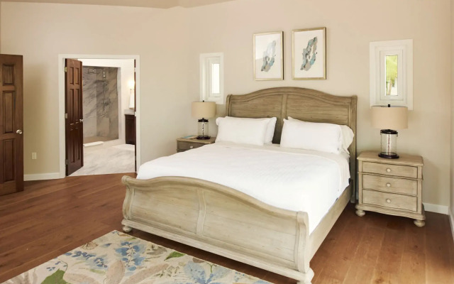 Ray Caye Private Island Resort