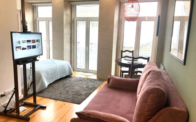 Light Cozy Studio in Bonfim with Romantic Balcony