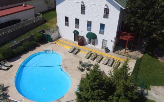 Presley's Penthouse 2BR Branson Resort Condo