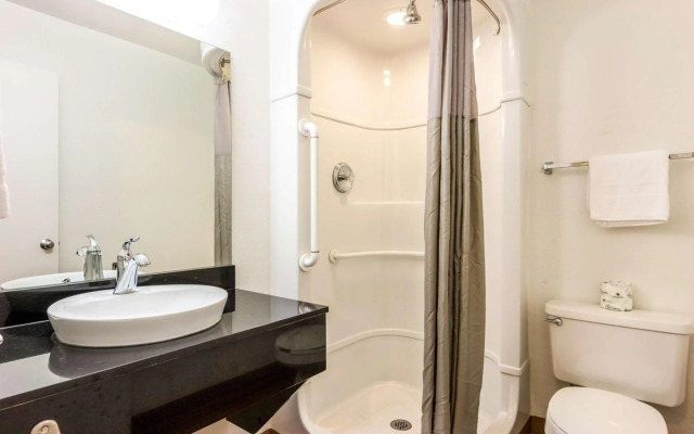 Motel 6 Longview, TX