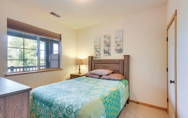 Cozy Livingston Condo w/ Balcony & Mtn View!