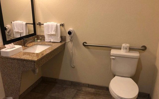 Cobblestone Hotel & Suites - Paxton