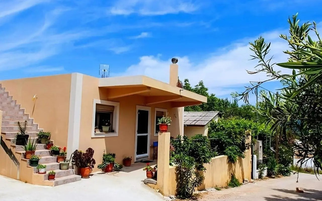 Flamiatos Garden Cottages