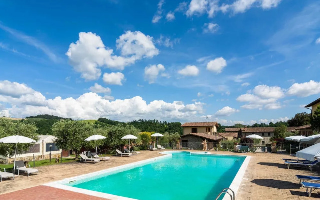 Farmhouse in Perugia with Hot Tub, Swimming Pool, Garden, BBQ