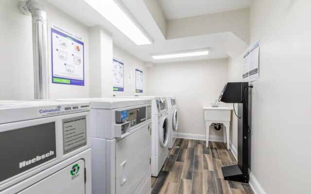 Iconic Rideau 1Bd Unit Balcony Free Parking 1