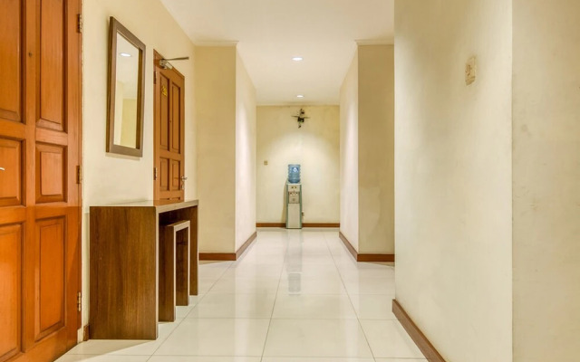 RedDoorz Plus near Dharmawangsa Square