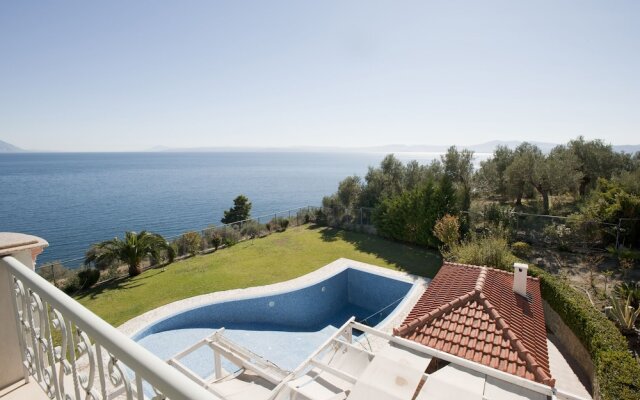 Spacious villa at Ilia Edipsou