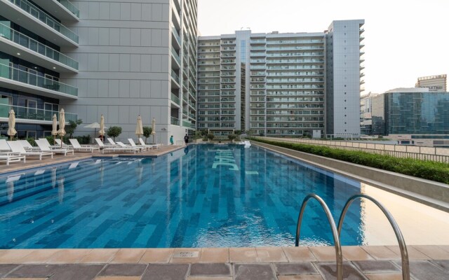 Stunning 1BR Apt in Business Bay