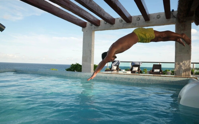 Deep Blue Luxury Apartments