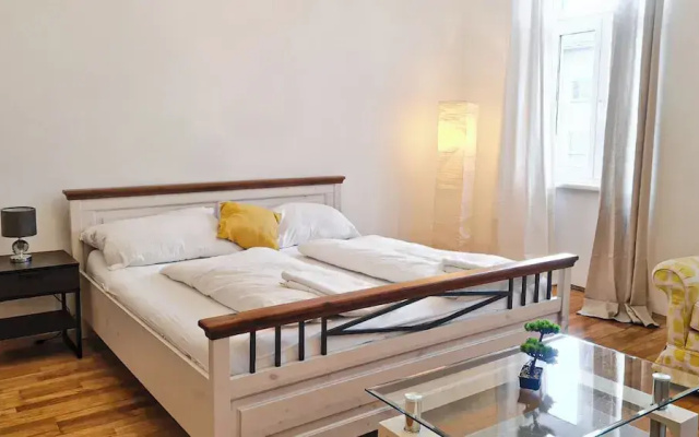 Spacious 2BR Apt Long Stay in Vienna