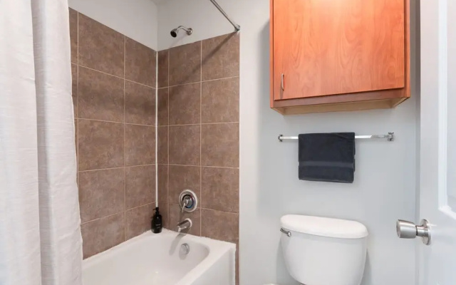 Upstay - Condo With Pool-gym-games-bbq - Walk to Uoft