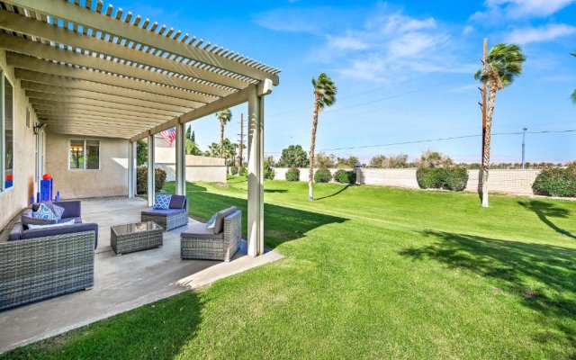 New Listing Luxurious Getaway Near Polo Fields home of Coachella, Stagecoach Sleeps 11 Pool,Parking, Golf, Spa, Coffee