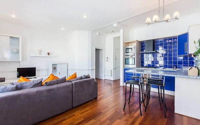 Bright stylish Nott Hill apart sleeps 6
