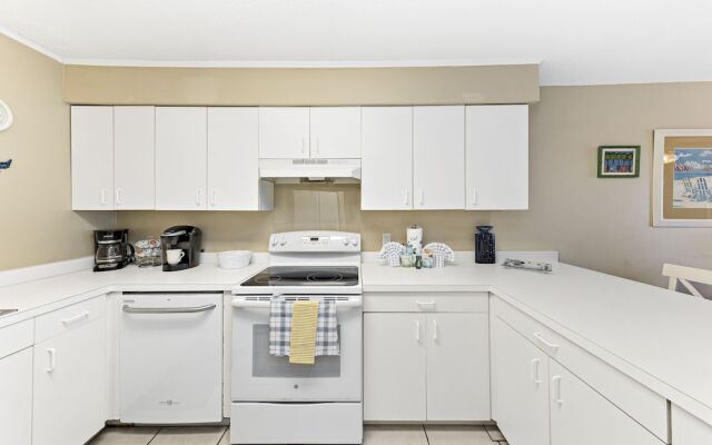 Seaside Beach & Racquet Condos